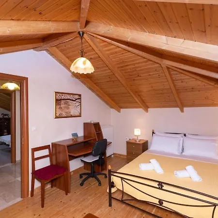 Monica's 나플리오