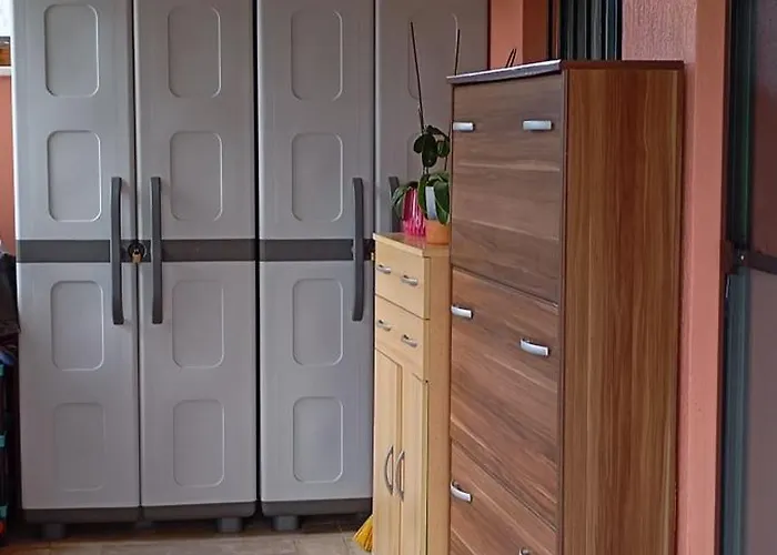 Monica's * נאפפליו